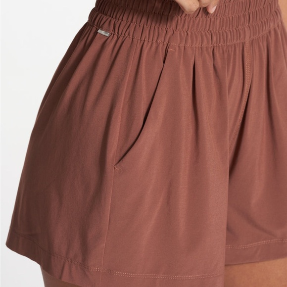 Vuori Villa Shorts in Hazelnut - Picture 3 of 3